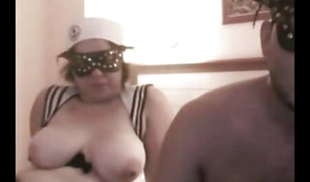 Blanke macho neukt sex filmpjes amateurs een zwarte vrouw brede schouders voor de webcam in de vagina