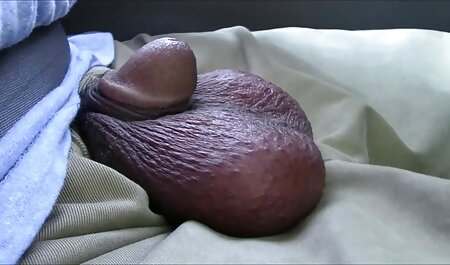 Een man vroeg vreemden om zijn lul in de amateur porn cinema auto te masturberen.